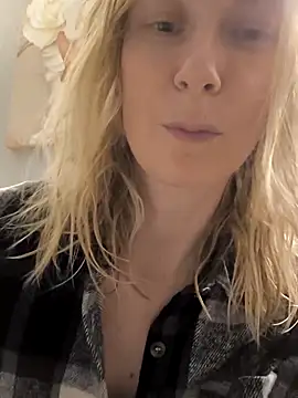 AvelinaLeoni online show from 11-10-25, 07:02