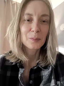 AvelinaLeoni online show from 11-18-25, 07:00