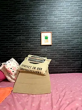 exquentadamay online show from 10-18-25, 03:19