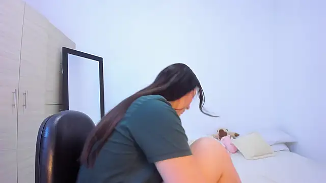 Elle Lee  online show from 11-27-25, 03:34