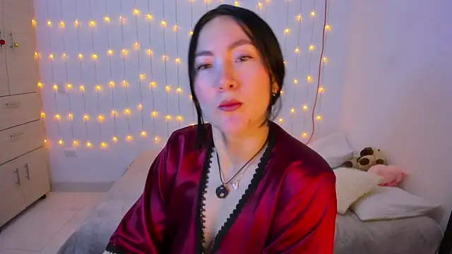 Elle Lee  online show from 12-16-25, 03:16