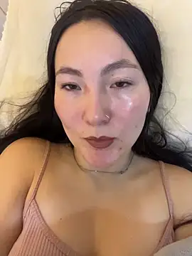 Elle Lee  online show from 12-21-25, 04:41