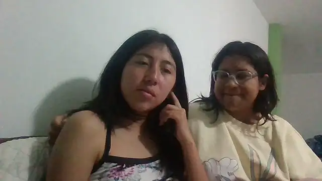sarah12333 online show from 06-04-26, 03:22