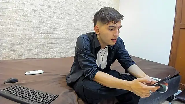 Snapshot of DiegoRogue_ chatting on 12-18-24, 01:12 DiegoRogue online show from 12-18-24, 01:12