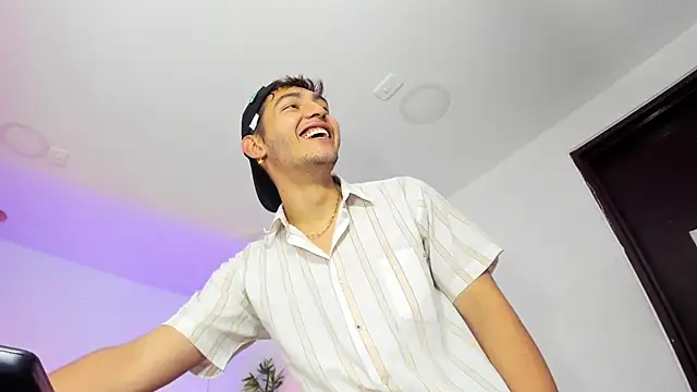 Snapshot of DiegoRogue_ chatting on 12-09-24, 06:35 DiegoRogue online show from 12-09-24, 06:35