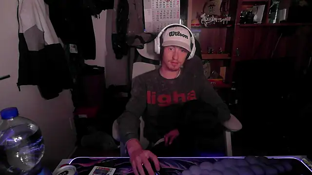 leon29leo online show from 10-21-25, 05:01