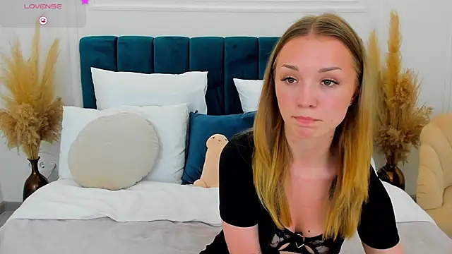 Snapshot of VirginOlly chatting on 06-11-26, 12:24 VirginOlly online show from 06-11-26, 12:24