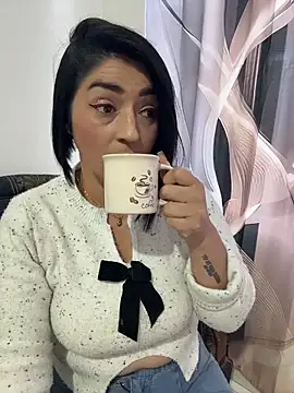 karenlennox1 online show from 04-10-26, 10:50