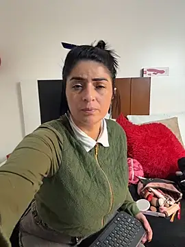 karenlennox1 online show from 04-17-26, 12:02