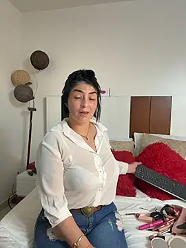 karenlennox1 online show from 05-10-26, 06:10