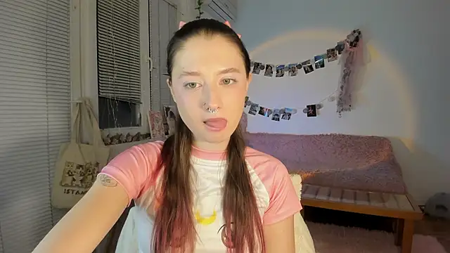 Snapshot of Jenny_darling_love chatting on 01-17-25, 10:23 Jenny darling love online show from 01-17-25, 10:23