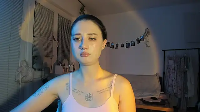 Snapshot of Jenny_darling_love chatting on 09-24-25, 06:36 Jenny darling love online show from 09-24-25, 06:36