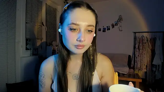 Snapshot of Jenny_darling_love chatting on 09-22-25, 06:03 Jenny darling love online show from 09-22-25, 06:03