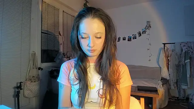 Snapshot of Jenny_darling_love chatting on 10-30-25, 06:38 Jenny darling love online show from 10-30-25, 06:38