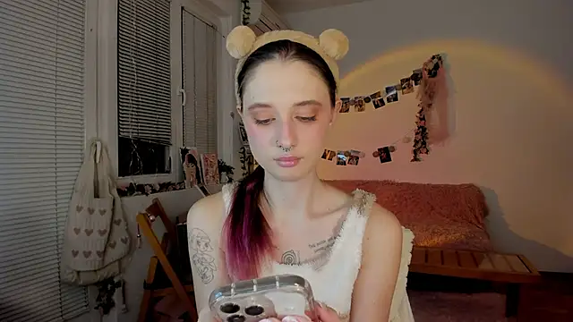 Snapshot of Jenny_darling_love chatting on 12-24-24, 07:44 Jenny darling love online show from 12-24-24, 07:44