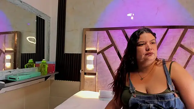 molly sweetee online show from 12-16-25, 01:43