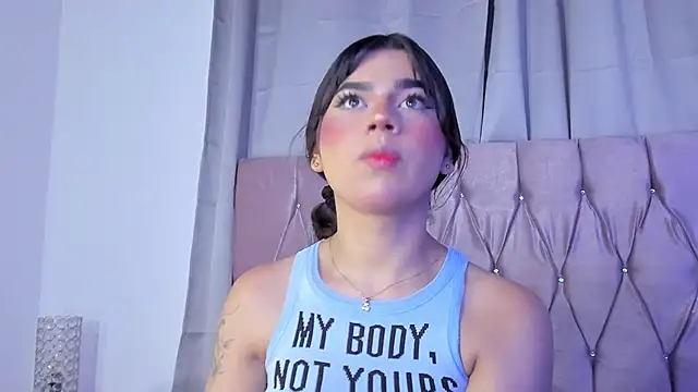 Snapshot of Ashley_piinkk_ chatting on 02-25-25, 10:59 Ashley piinkk  online show from 02-25-25, 10:59