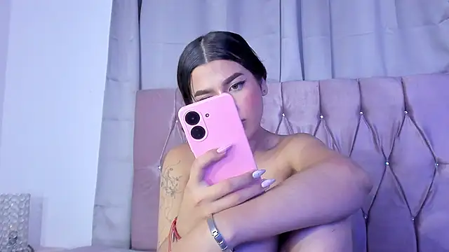 Snapshot of Ashley_piinkk_ chatting on 03-16-25, 09:27 Ashley piinkk  online show from 03-16-25, 09:27