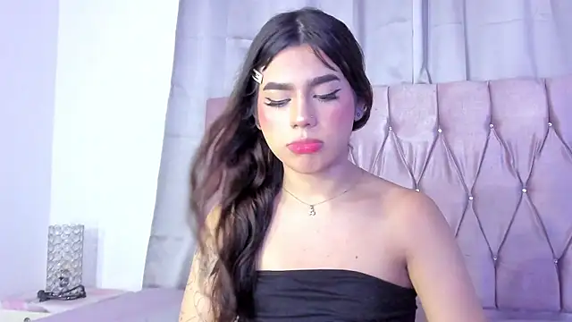 Snapshot of Ashley_piinkk_ chatting on 02-27-25, 11:28 Ashley piinkk  online show from 02-27-25, 11:28