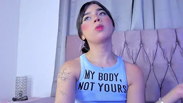 Snapshot of Ashley_piinkk_ chatting on 02-25-25, 07:20 Ashley piinkk  online show from 02-25-25, 07:20