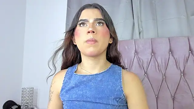 Snapshot of Ashley_piinkk_ chatting on 02-19-25, 05:16 Ashley piinkk  online show from 02-19-25, 05:16