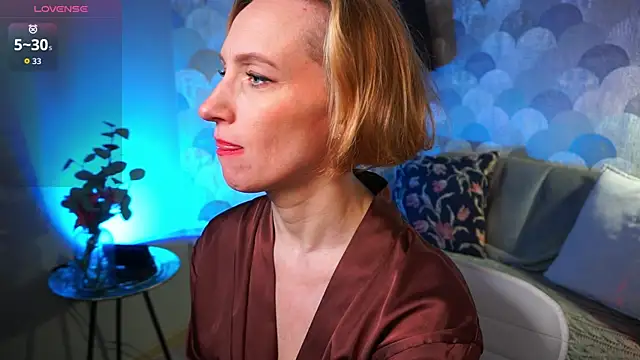Snapshot of UmaTruewoman chatting on 10-25-25, 05:50 UmaTruewoman online show from 10-25-25, 05:50