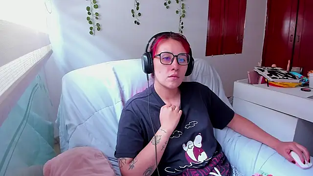 bonnie moon  online show from 09-27-25, 03:18