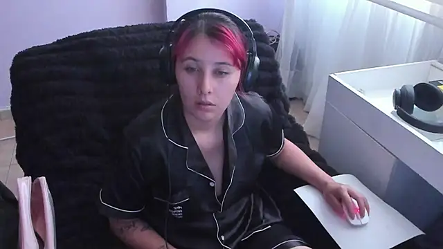 bonnie moon  online show from 10-11-25, 08:21