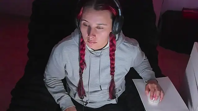 bonnie moon  online show from 10-22-25, 10:30