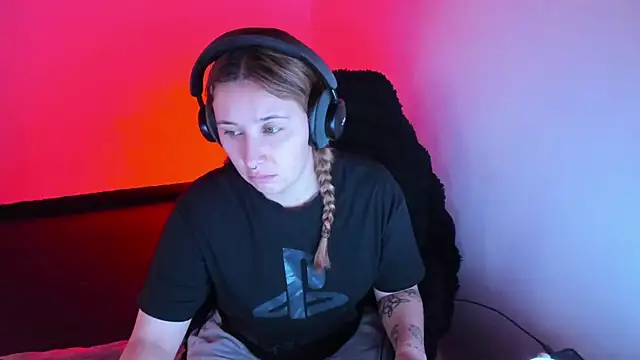 bonnie moon  online show from 04-14-26, 05:40