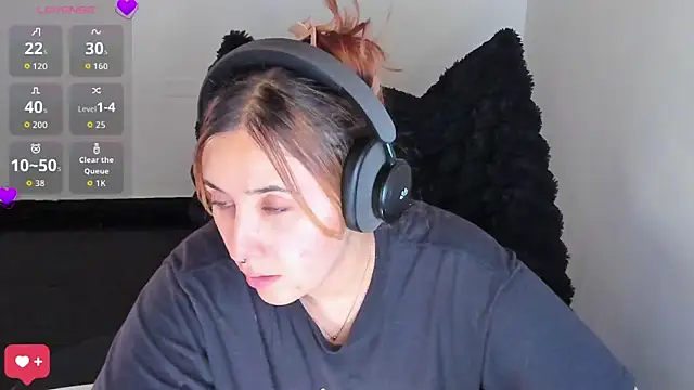 bonnie moon  online show from 02-12-26, 07:46