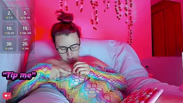 bonnie moon  online show from 09-15-25, 12:11