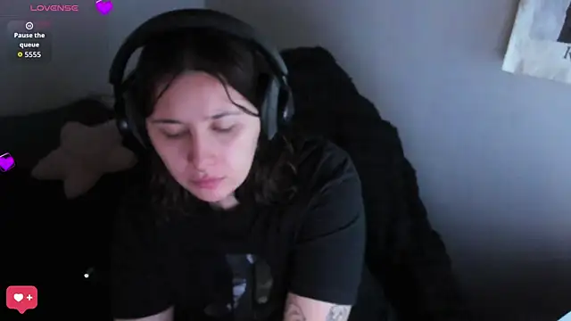 bonnie moon  online show from 05-08-26, 02:32