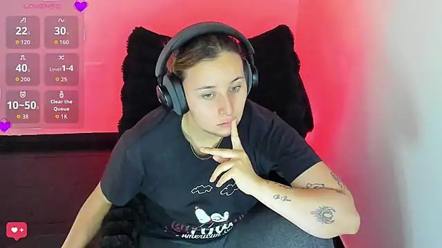 bonnie moon  online show from 02-04-26, 05:52