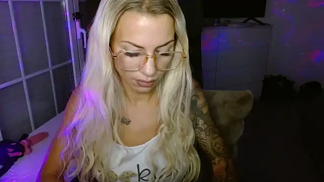 JuicyJanexo online show from 05-20-26, 05:15