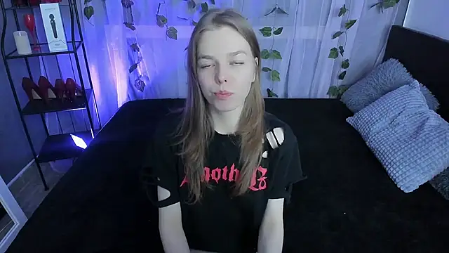 Tina Tayllor online show from 10-19-25, 04:15