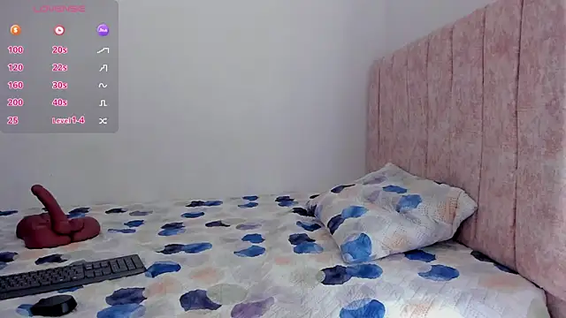 lizziemontana2 online show from 07-11-26, 05:02