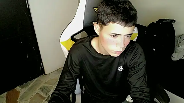 Snapshot of bby_santi chatting on 10-05-25, 05:25 bby santi online show from 10-05-25, 05:25