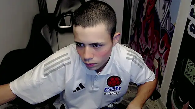 Snapshot of bby_santi chatting on 02-14-25, 04:41 bby santi online show from 02-14-25, 04:41