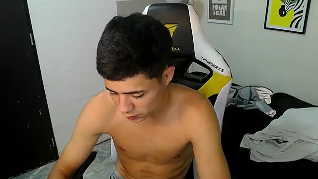 Snapshot of bby_santi chatting on 10-02-25, 04:43 bby santi online show from 10-02-25, 04:43