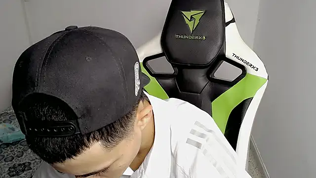 Snapshot of bby_santi chatting on 03-14-25, 01:02 bby santi online show from 03-14-25, 01:02