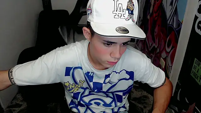 Snapshot of bby_santi chatting on 02-14-25, 01:40 bby santi online show from 02-14-25, 01:40