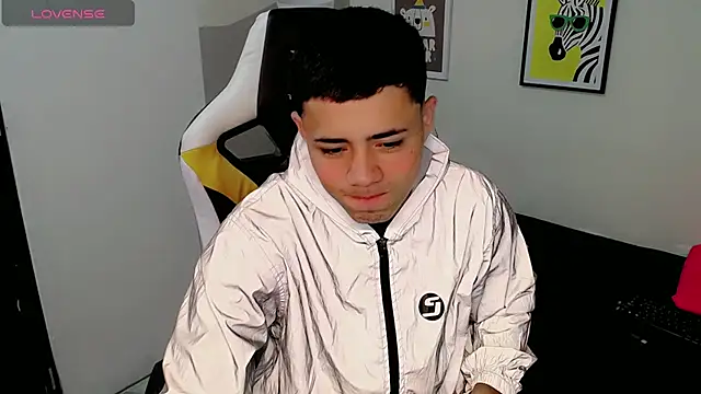 Snapshot of bby_santi chatting on 09-20-25, 12:43 bby santi online show from 09-20-25, 12:43