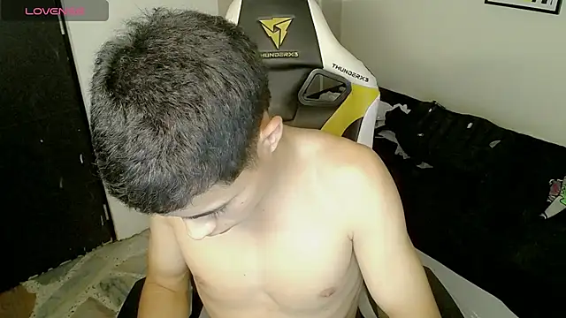 Snapshot of bby_santi chatting on 10-03-25, 11:06 bby santi online show from 10-03-25, 11:06