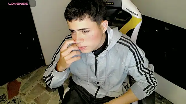 Snapshot of bby_santi chatting on 10-05-25, 12:12 bby santi online show from 10-05-25, 12:12