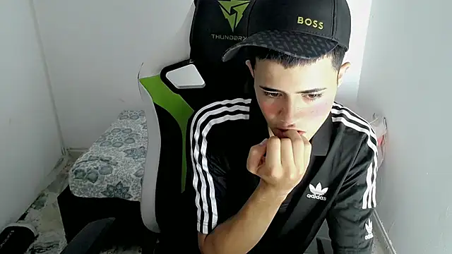 Snapshot of bby_santi chatting on 03-20-25, 01:59 bby santi online show from 03-20-25, 01:59