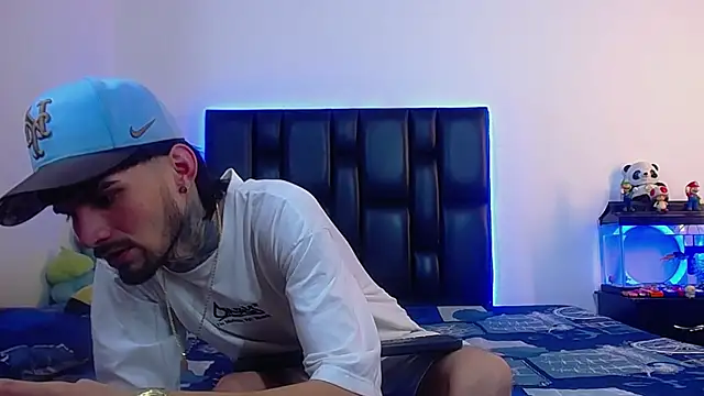 Snapshot of Brutal_Sex_Fucking chatting on 06-17-26, 10:41 Brutal Sex Fucking online show from 06-17-26, 10:41