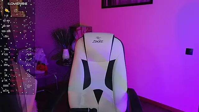 Snapshot of Lilumytrend chatting on 10-30-25, 12:14 Lilumytrend online show from 10-30-25, 12:14