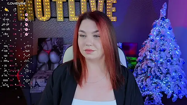 Snapshot of Lilumytrend chatting on 12-17-25, 12:10 Lilumytrend online show from 12-17-25, 12:10