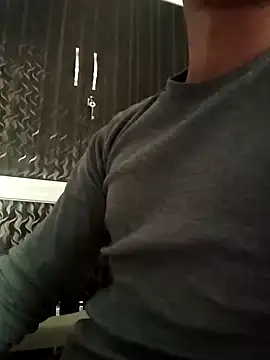 xyrus  online show from 12-05-24, 07:32